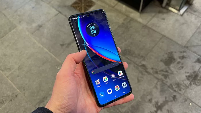 Motorola Razr Foldable Smartphone Is Exciting, but I Wouldn't Buy It